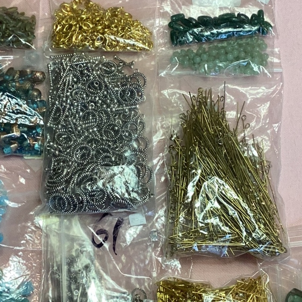 Lot #70 Jewelry Making Seed,Crystal, 
Spacers, Stone & Findings by Hundreds - Picture 4 of 11
